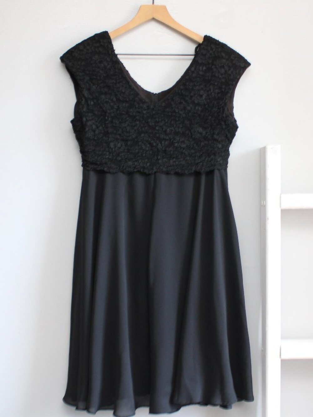 Motherhood VTG Black A-Line Empire Waist Floral Lace Bodice Flowy Dress Medium